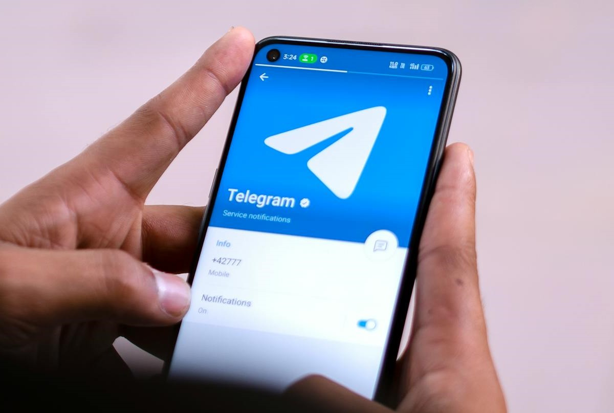 Telegram запустил приложение для смарт-часов и ИИ-модераторов: что изменилось