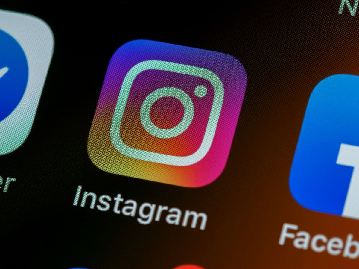 Теперь ваши фото в Instagram могут использовать для ИИ без разрешения: что изменилось